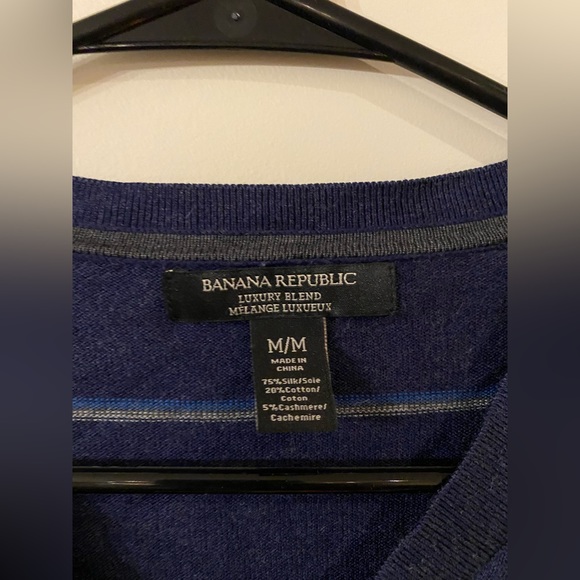 Banana Republic Sweater - Picture 3 of 3